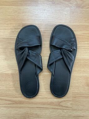 Paige Dana Twist Black Slide Sandals